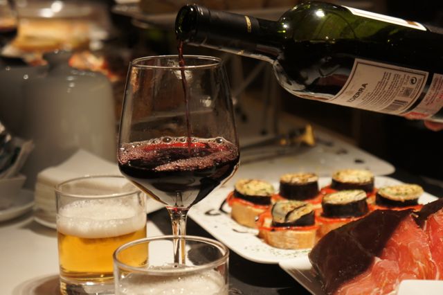 Wine-and-Tapas-in-Bilbao