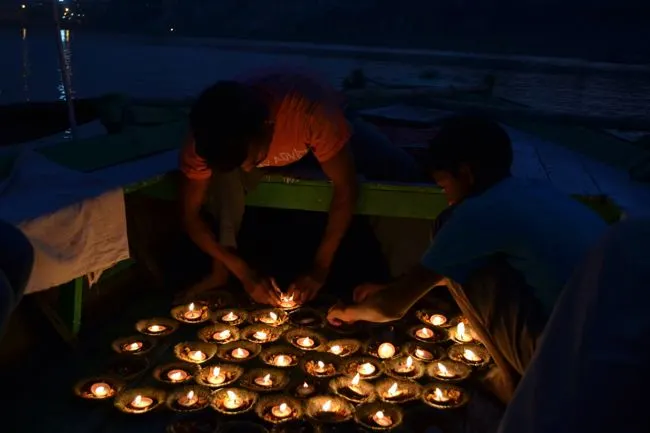 candel ceremony river ganges