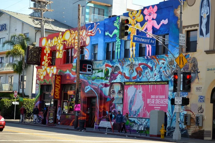 Colourful buildings and grafitti in Venice beach