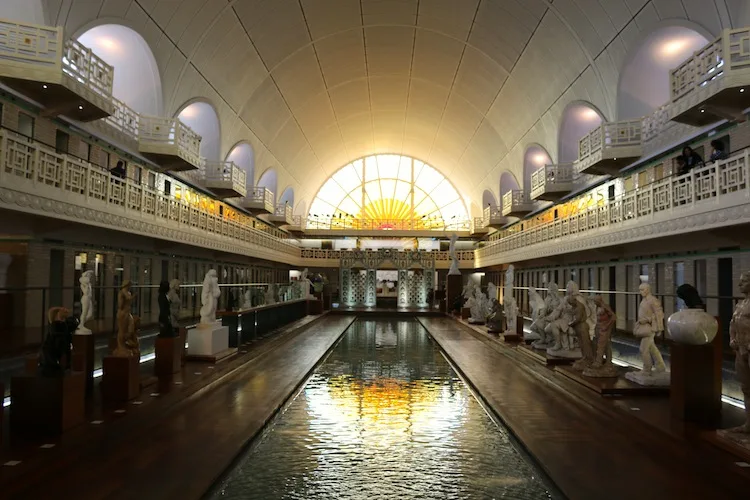 Art gallery swimming pool lille