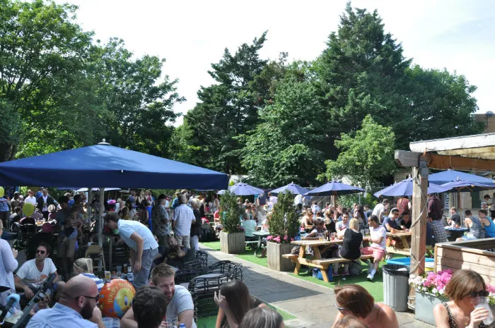 The Leather Bottle, Earlsfield