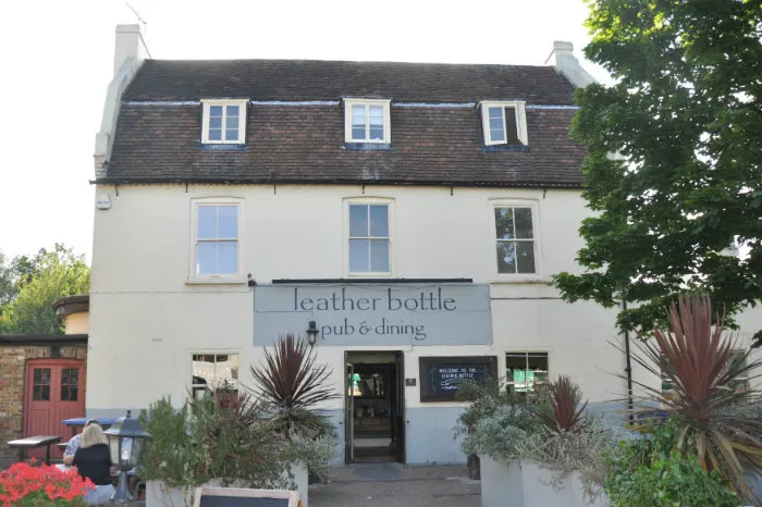 The Leather Bottle, Earlsfield