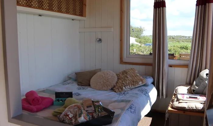 Shepherd hut - double bed