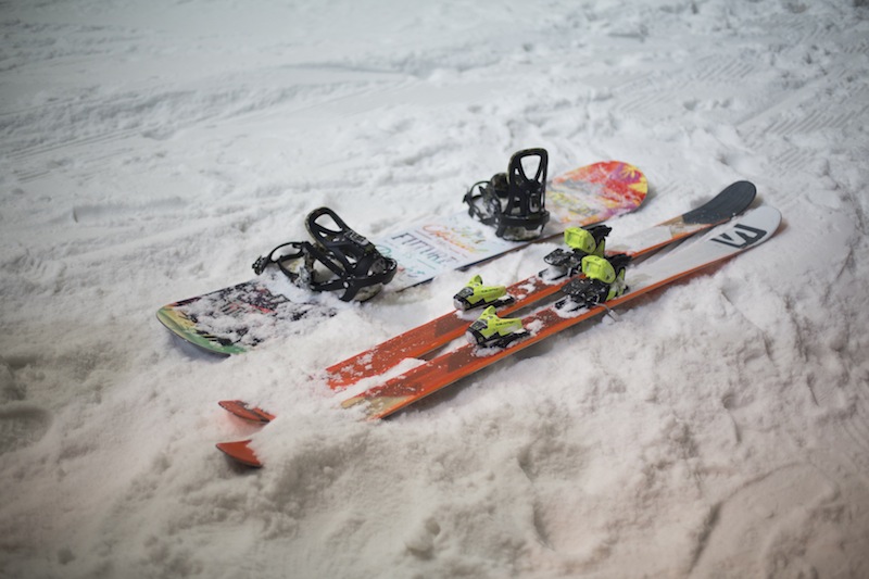 skiing vs snowboarding