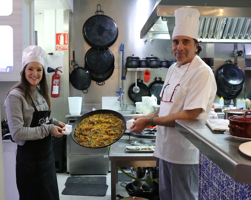 Paella cooking course