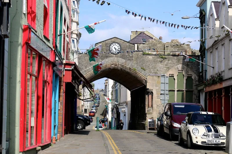 caernarfon clock on bridge