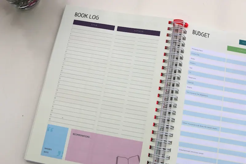 Unique Planners by Pirongs review - book log