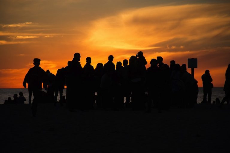 10 tips for travelling during peak holiday season