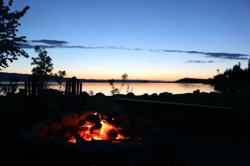 campfire-at-sunset-at-flathead-lake-lodge