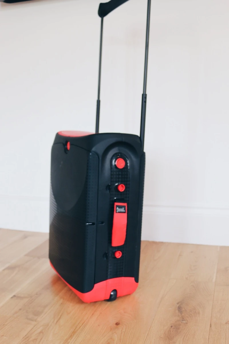 Jurni Suitcase review on The Travel Hack travel blog