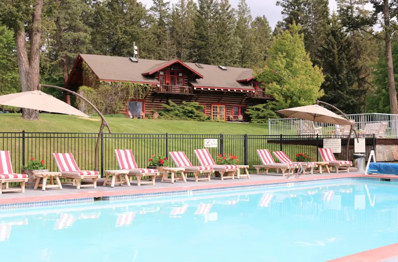 swimming-pool-at-flathead-lake-lodge