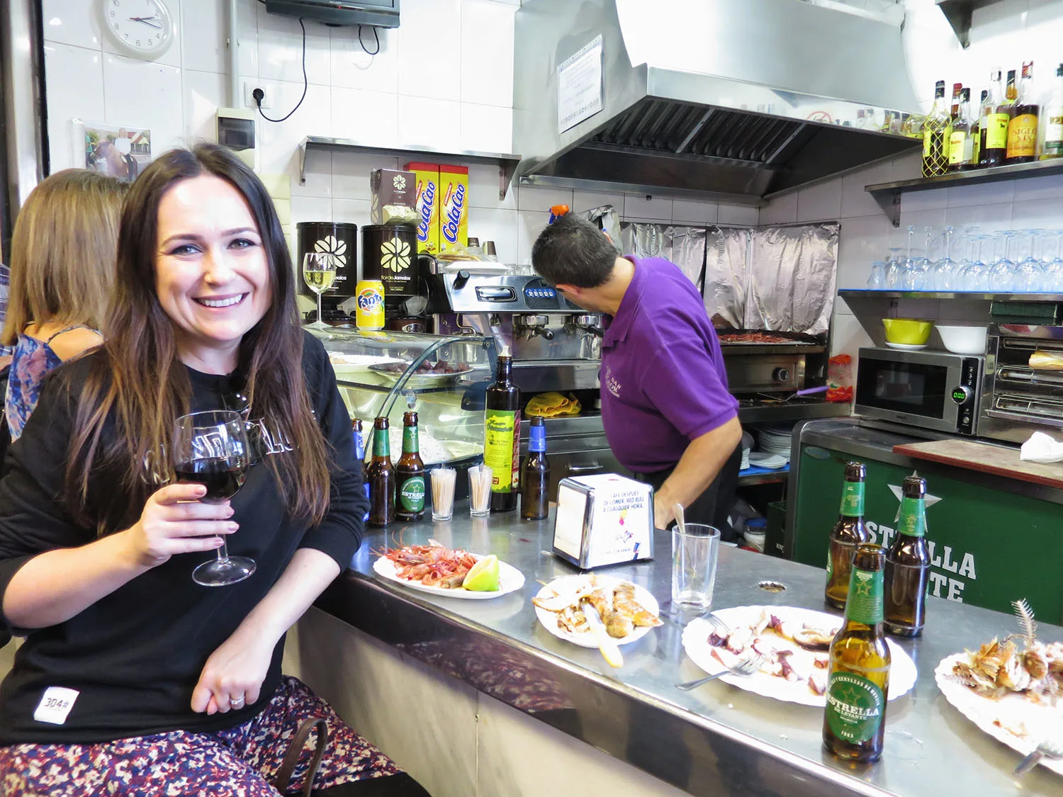 tapas-and-wine-at-the-market