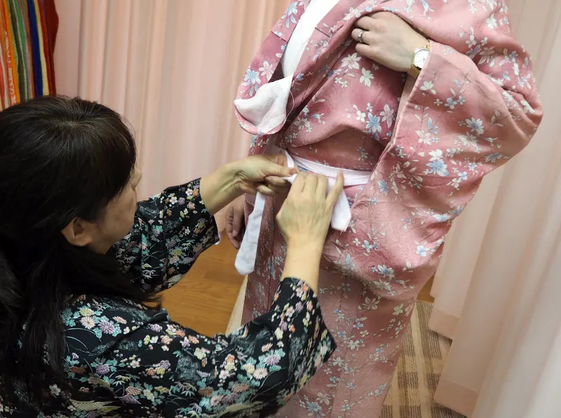 Learning How to Wear a Kimono in Japan