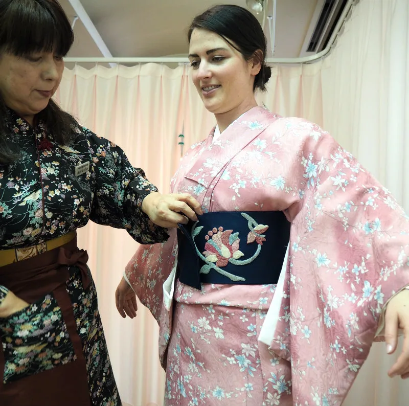 Learning How to Wear a Kimono in Japan - The Travel Hack