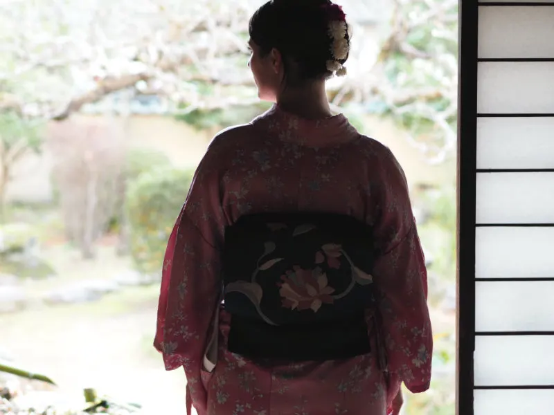 Learning How to Wear a Kimono in Japan