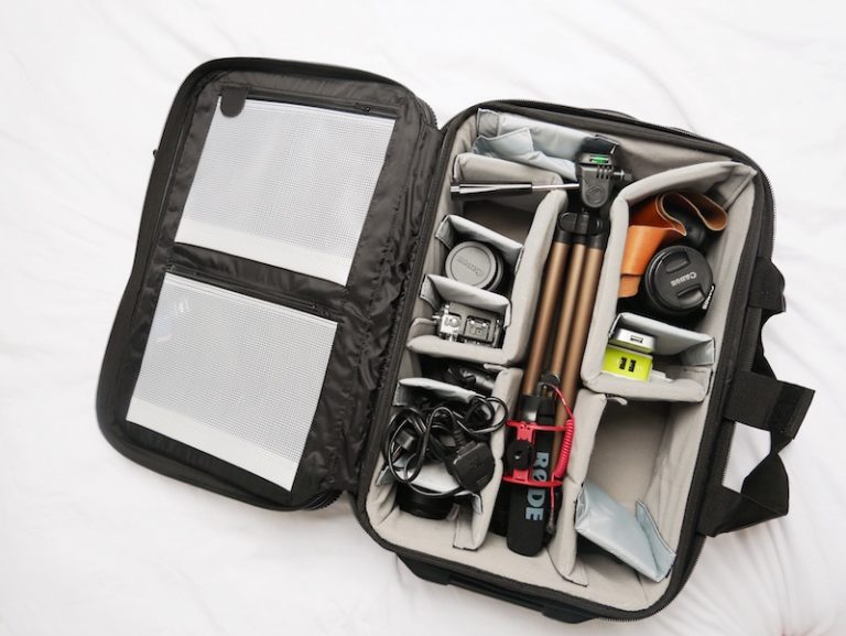 Safely travelling with my blogging equipment with the Calumet Rolling Camera Case