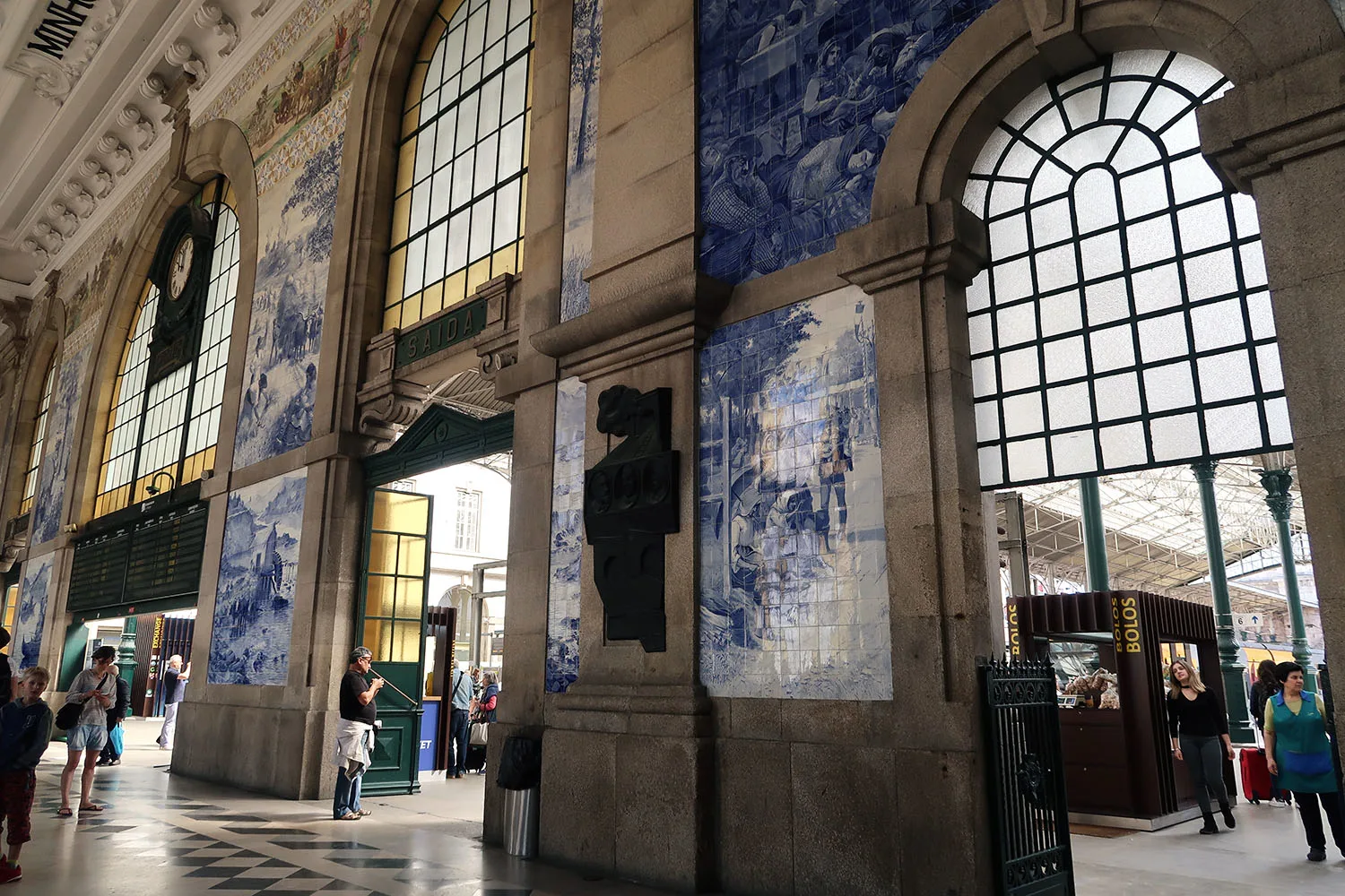 inside Porto Railway station