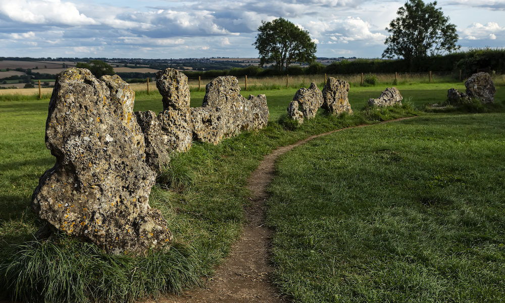 [Obrazek: Oxfordshire-Rollright-Stones-1000x600.jpeg]