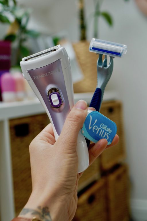 Can you take razors in hand luggage? FAQs + the surprising answers! The Travel Hack
