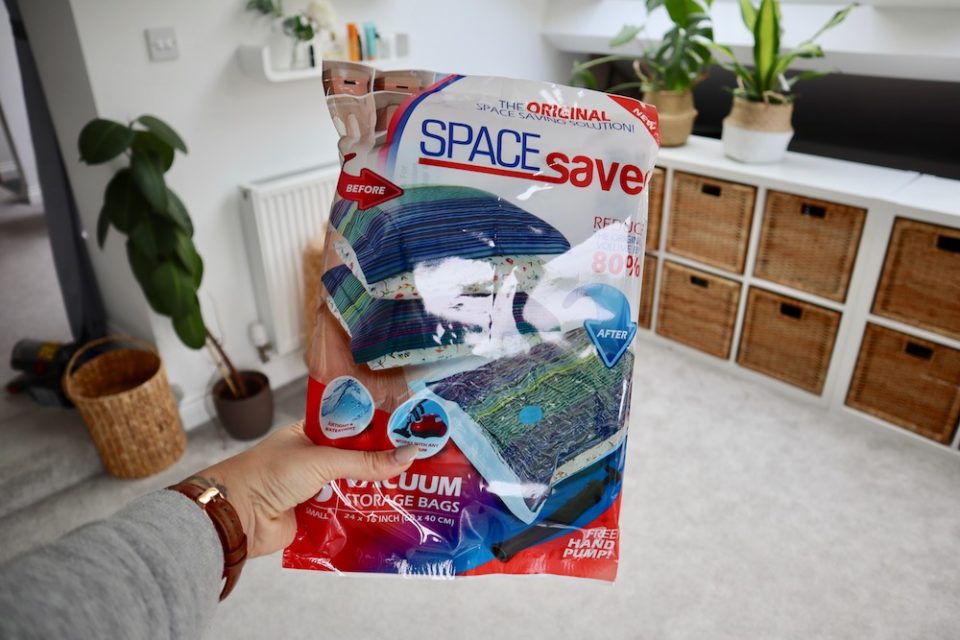 Using vacuum sealed bags for travelling The BEST way to save luggage