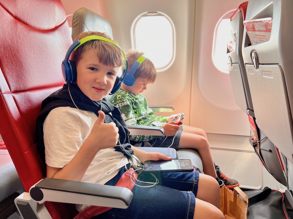 Airplane travel hacks for 4yo : r/Preschoolers