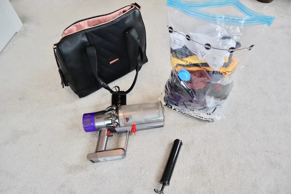 Specimen bolvormig Mand Using vacuum sealed bags for travelling: The BEST way to save luggage space  - The Travel Hack