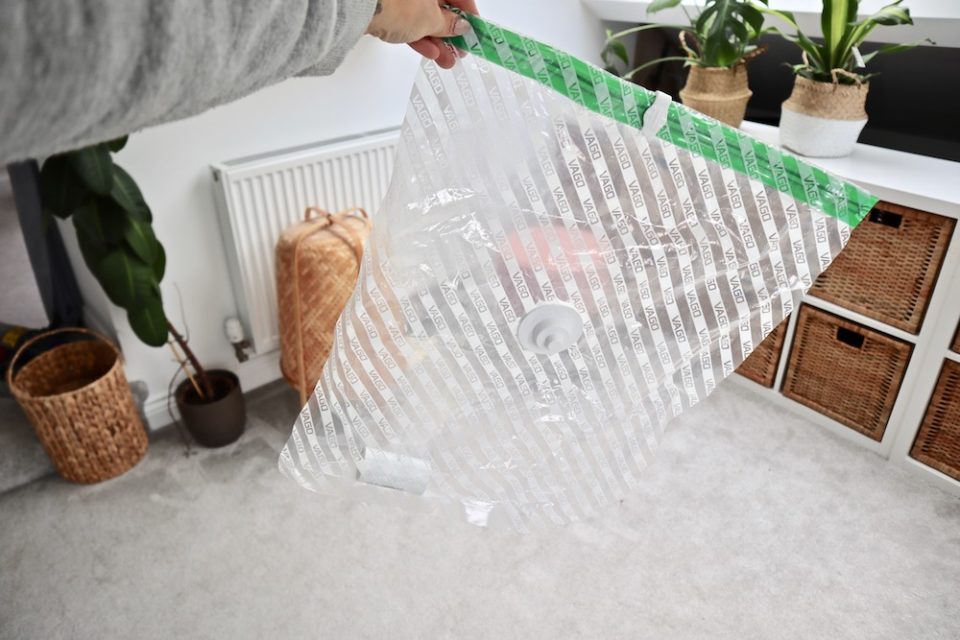 Using vacuum sealed bags for travelling The BEST way to save luggage