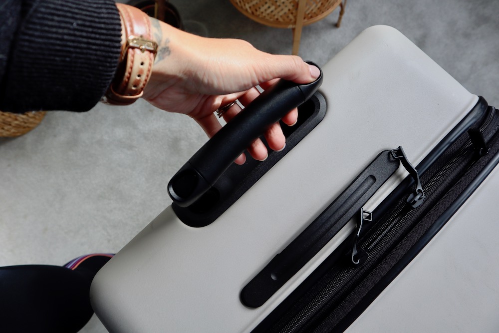 Twist grip handle on Antler luggage