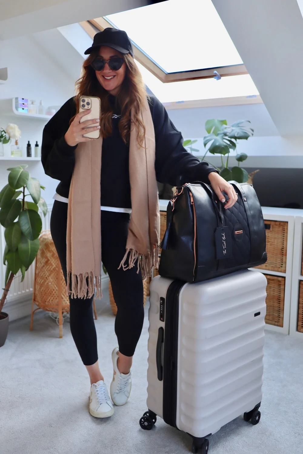 30 (Comfortable!) Travel Outfits: Stylish Outfits for Flying  Chic travel  outfit, Comfortable travel outfit, Flight outfit