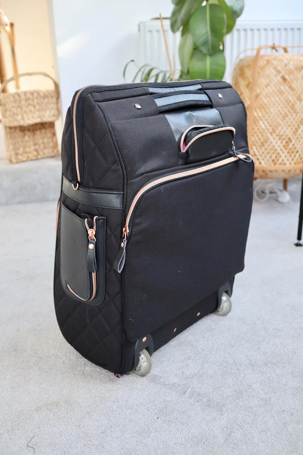 The Travel Hack Pro Cabin Case – Is this the best ladies cabin luggage? -  The Travel Hack