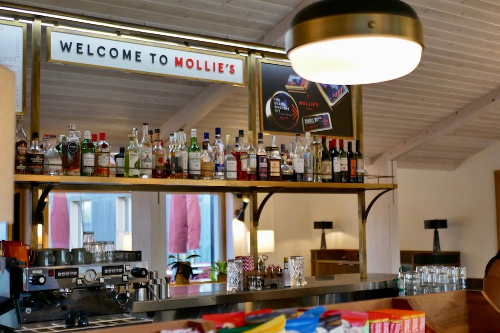 Mollie's Motel Review 