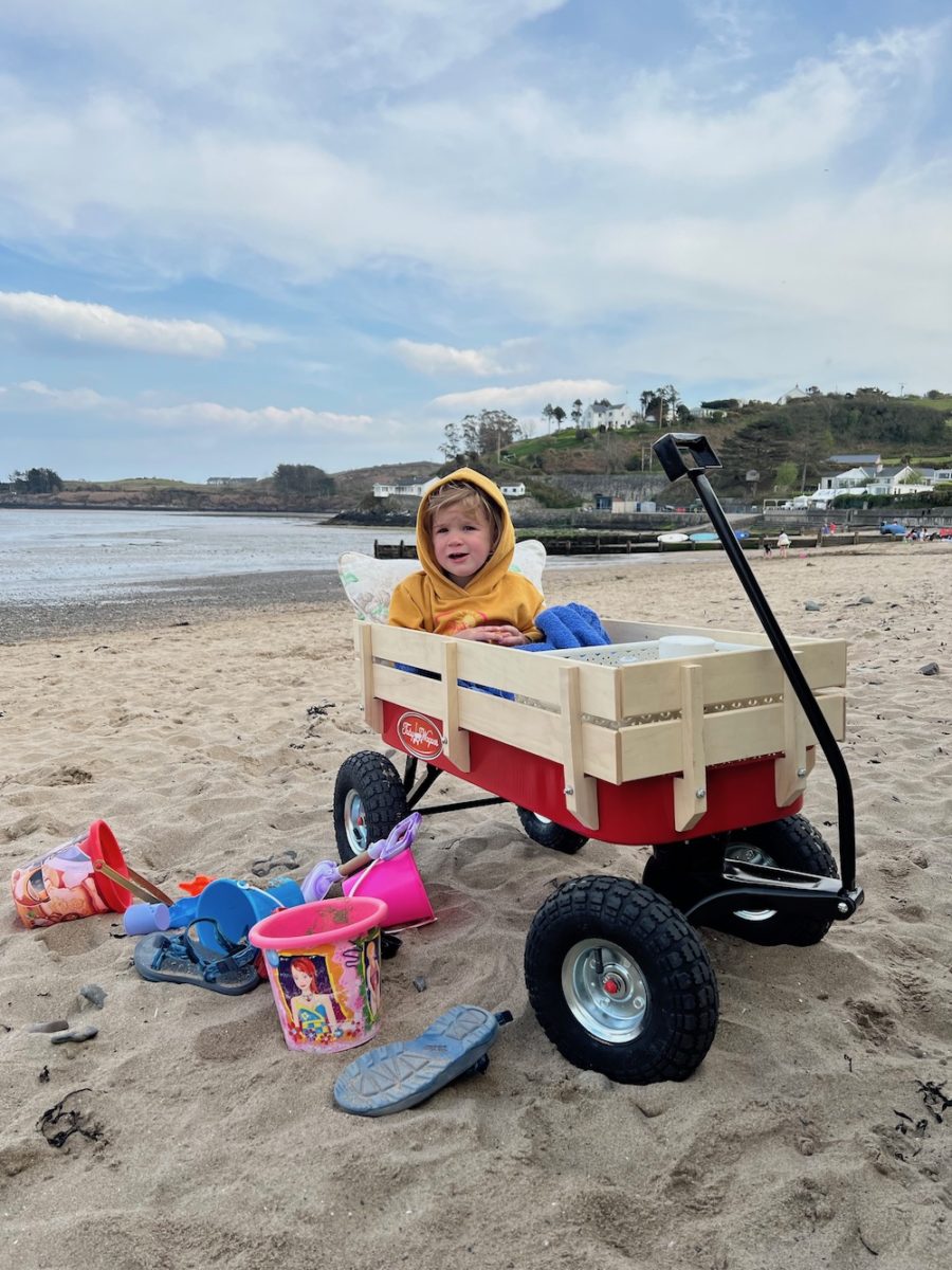 47 things to take to the beach Your ultimate beach day packing list