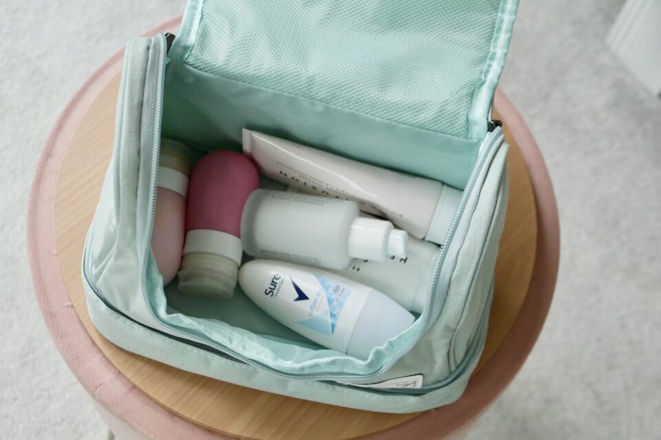 The best travel toiletry bag for women: Reviewing the Amazon ...