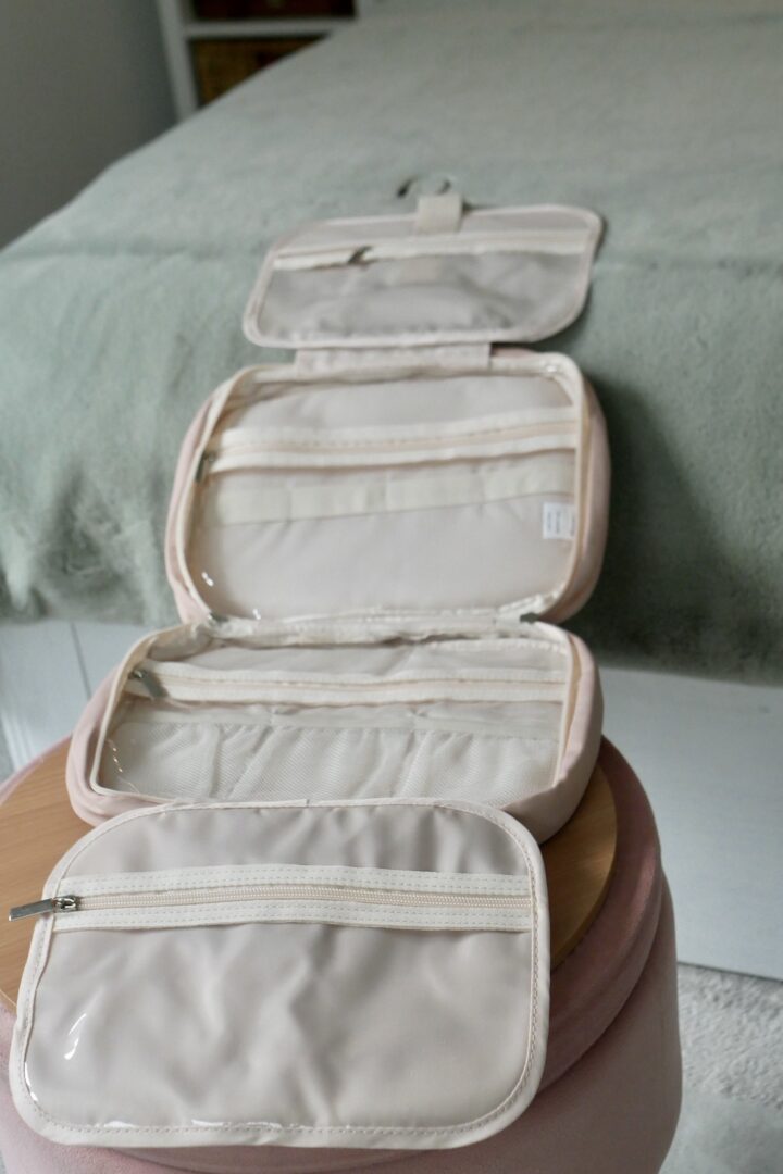 The best travel toiletry bag for women: Reviewing the Amazon ...