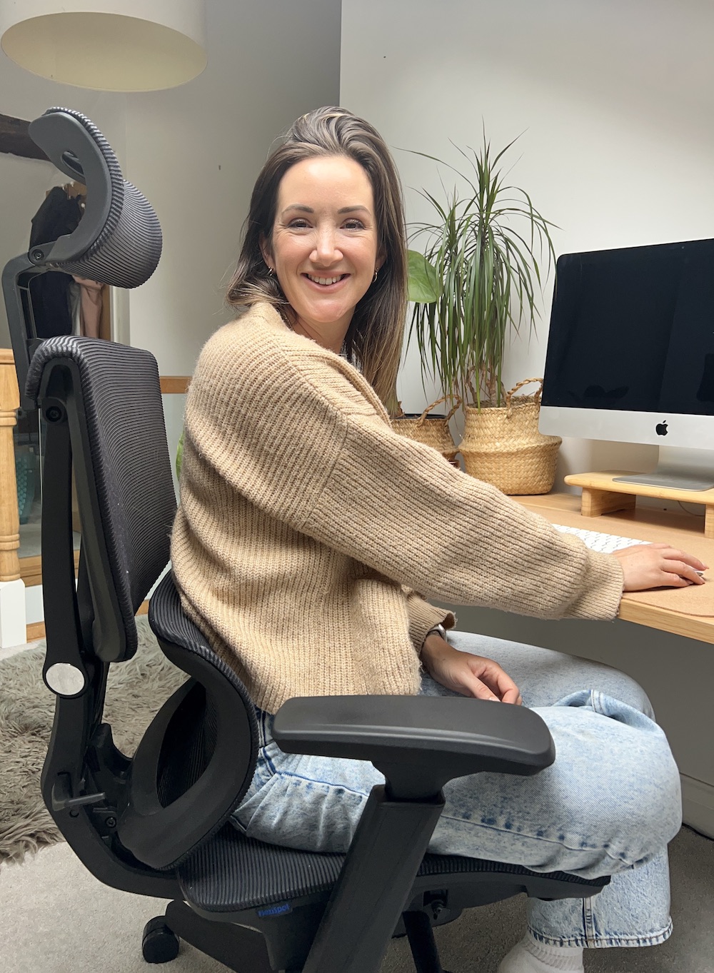 Improved posture using an Ergonomic desk chair