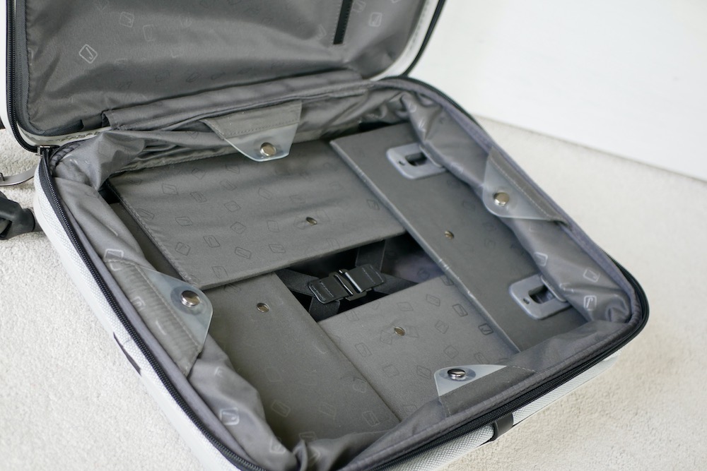 Collapsing the Jollying Pebble 20 Pro suitcase