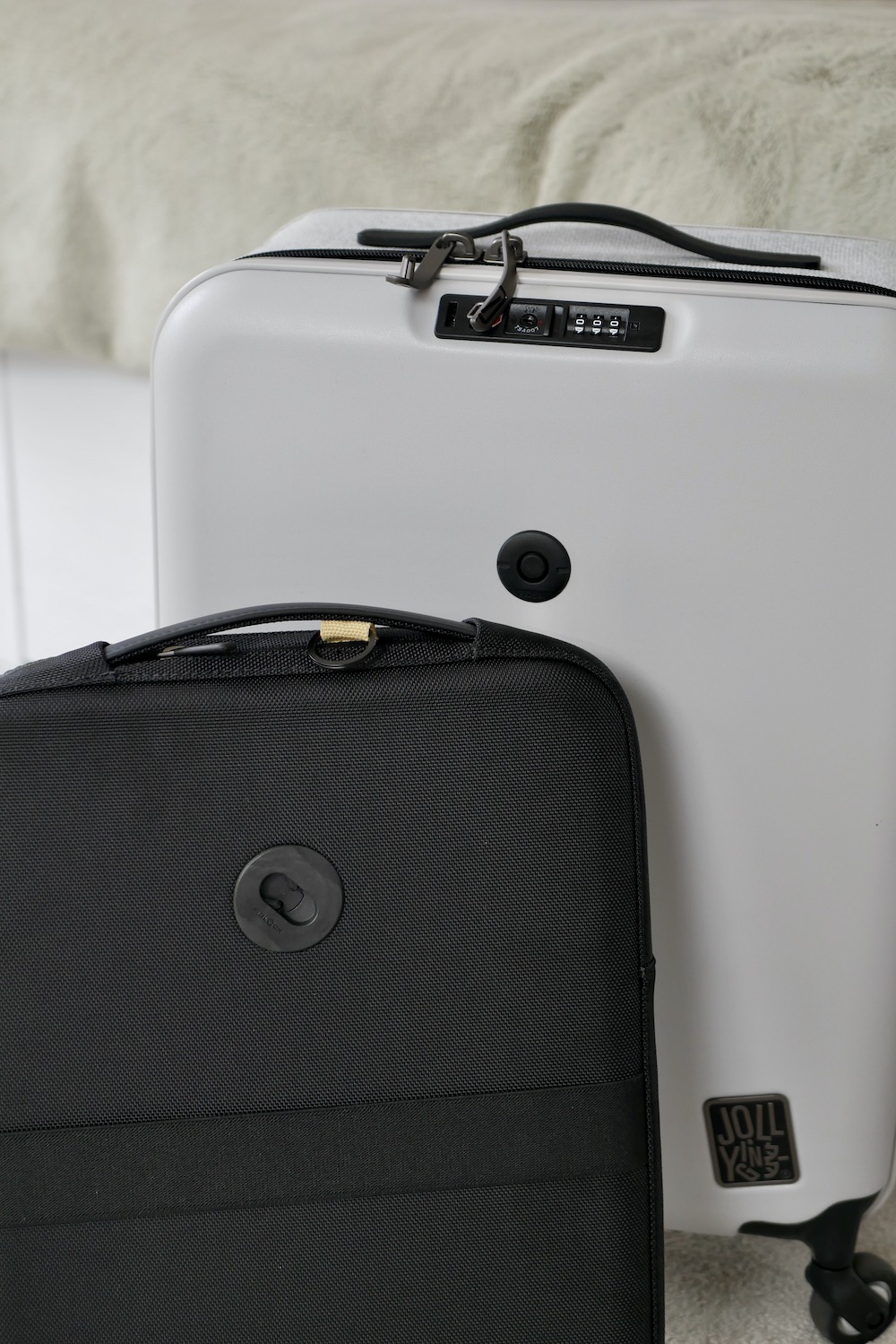 Jolting pebbles 20 pro suitcase and laptop case magnet