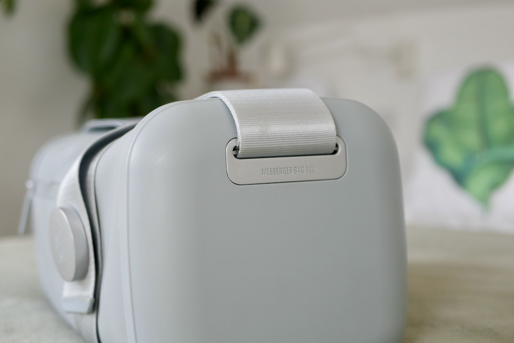 Structured sofard ends on the shoulder bag everyday