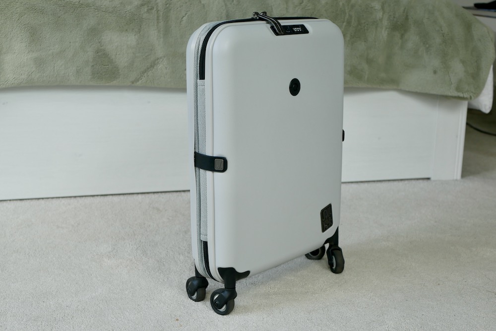 The Travel Hack reviews Jollying Pebble 20 Pro suitcase