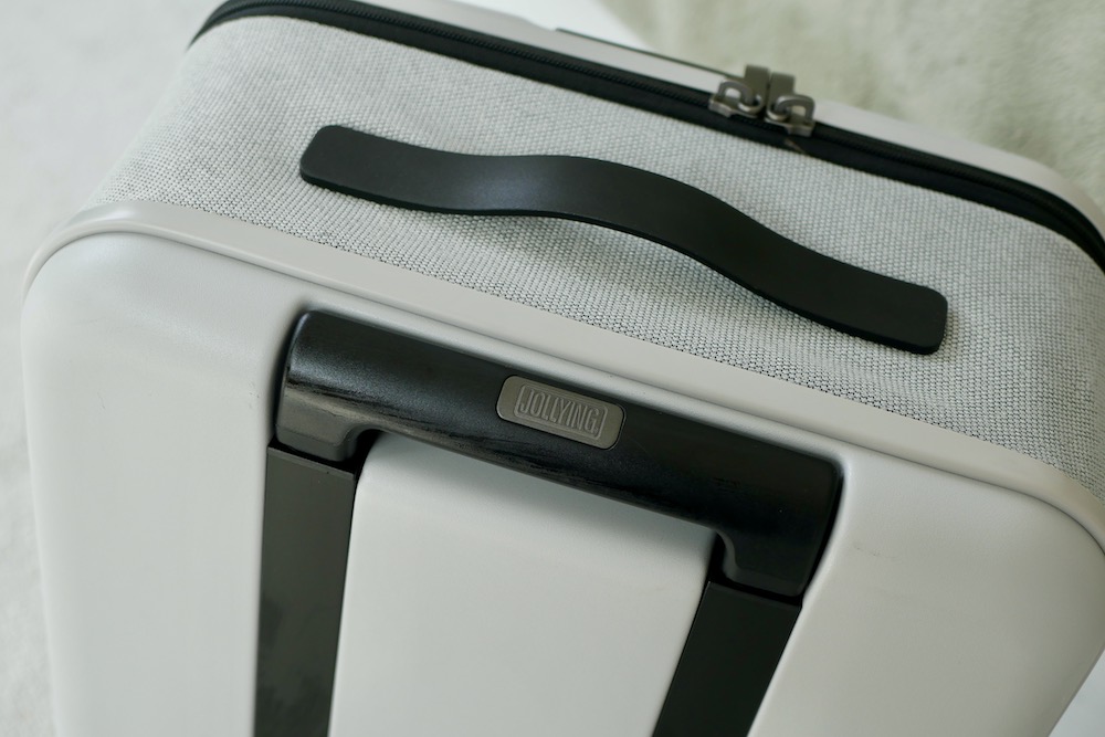 Jolting pebbles above 20 pro suitcases