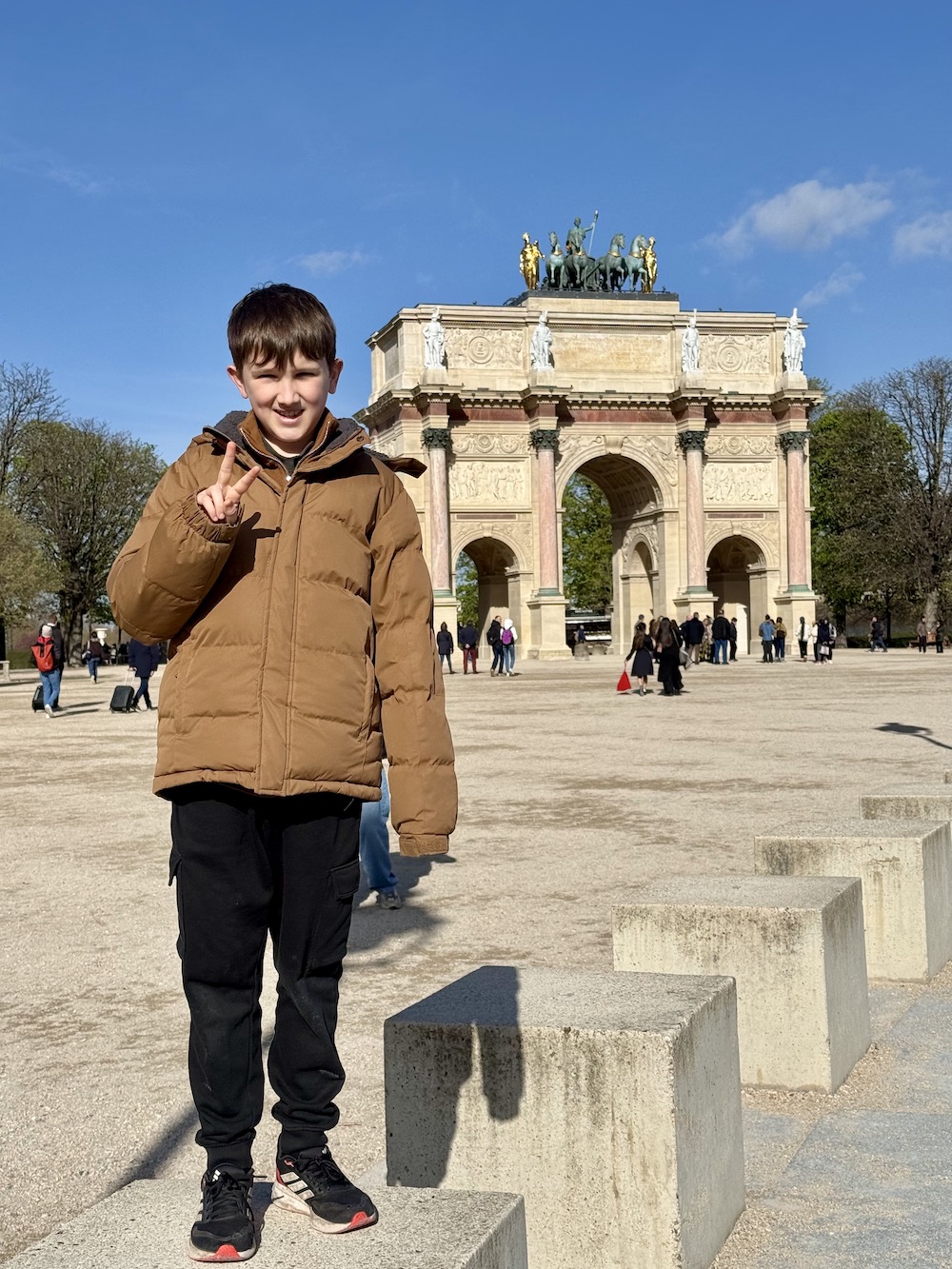 George at Arc de Triomphe du Carrousel